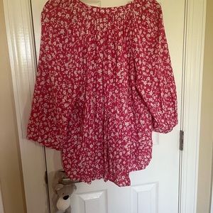 Old navy 2XL women’s gently used pink and white shirt, great condition.